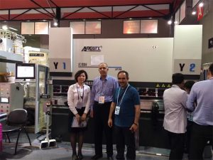 Cwsmeriaid melod Iarll Ewch i'n Arddangosfa